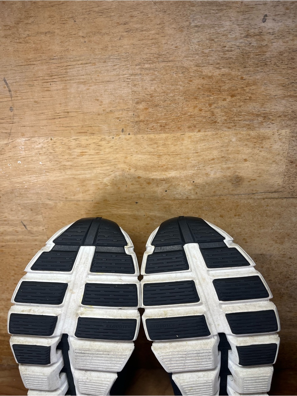 On Cloud 5 LIGHTWEIGHT REFLECTIVE Womens Size 7.5 Running Shoes Sneakers Black - Picture 10 of 12